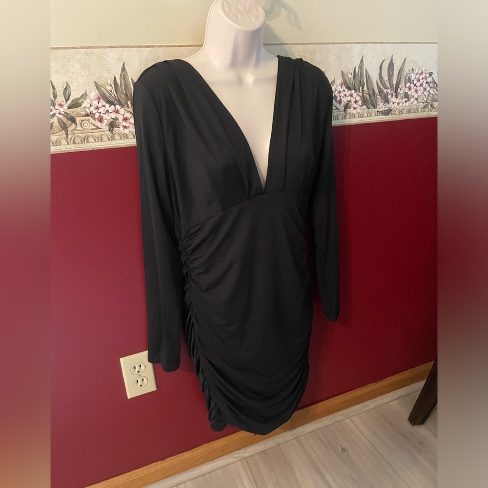Black V-Neck Ruched Long Sleeve Mini Dress - XL
